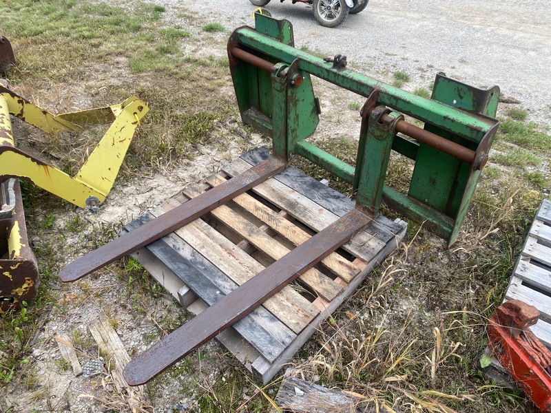 Attachments  John Deere Pallet Forks Photo
